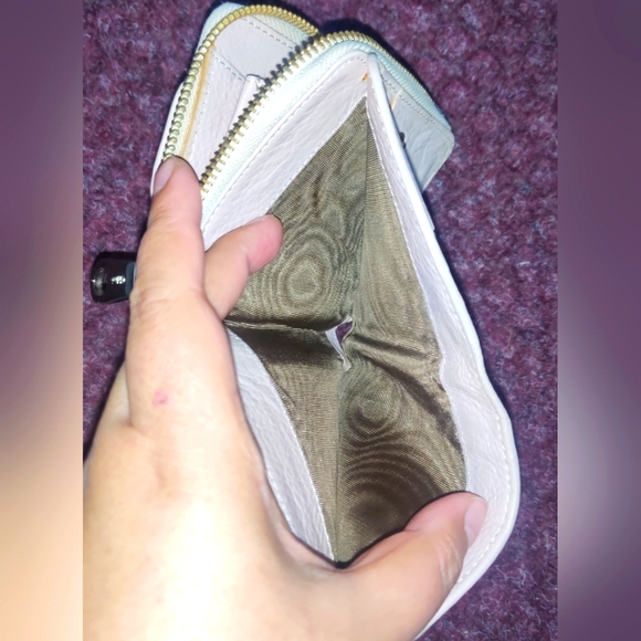 Chloe Compact Zippy Bifold Bow Wallet Beige - Picture 5 of 9